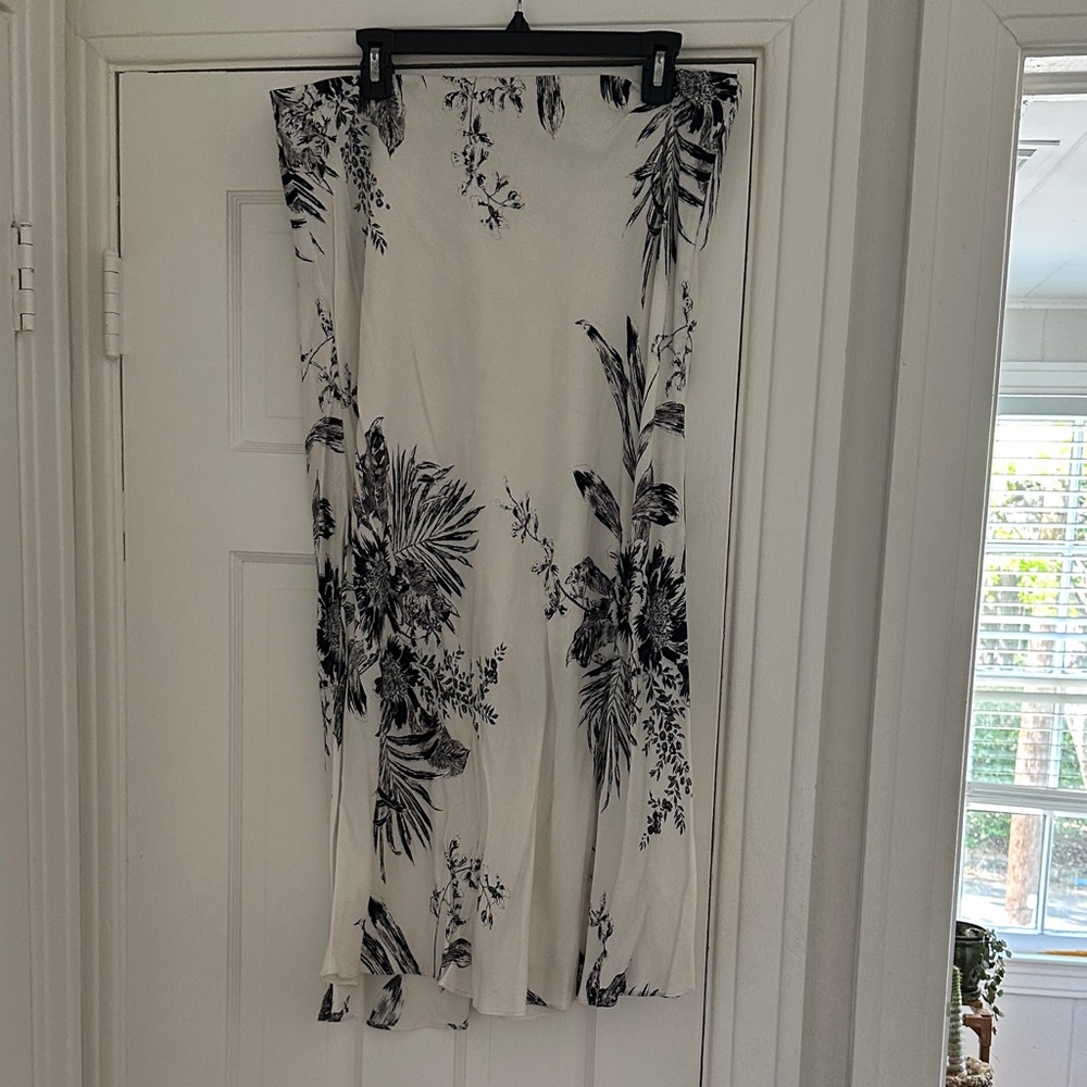Nordstrom Leigh White Midi Skirt with Black Botanical Print